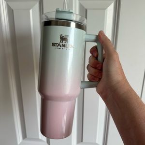 Stanley Tumbler Adventure Travel Quencher 40oz Spearmint/Parfait Ombre.